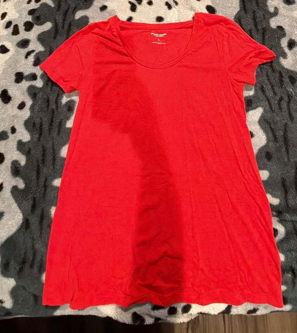 Ingrid & Isabel Short Sleeve Maternity T-Shirt Size L Red Scoop Neck